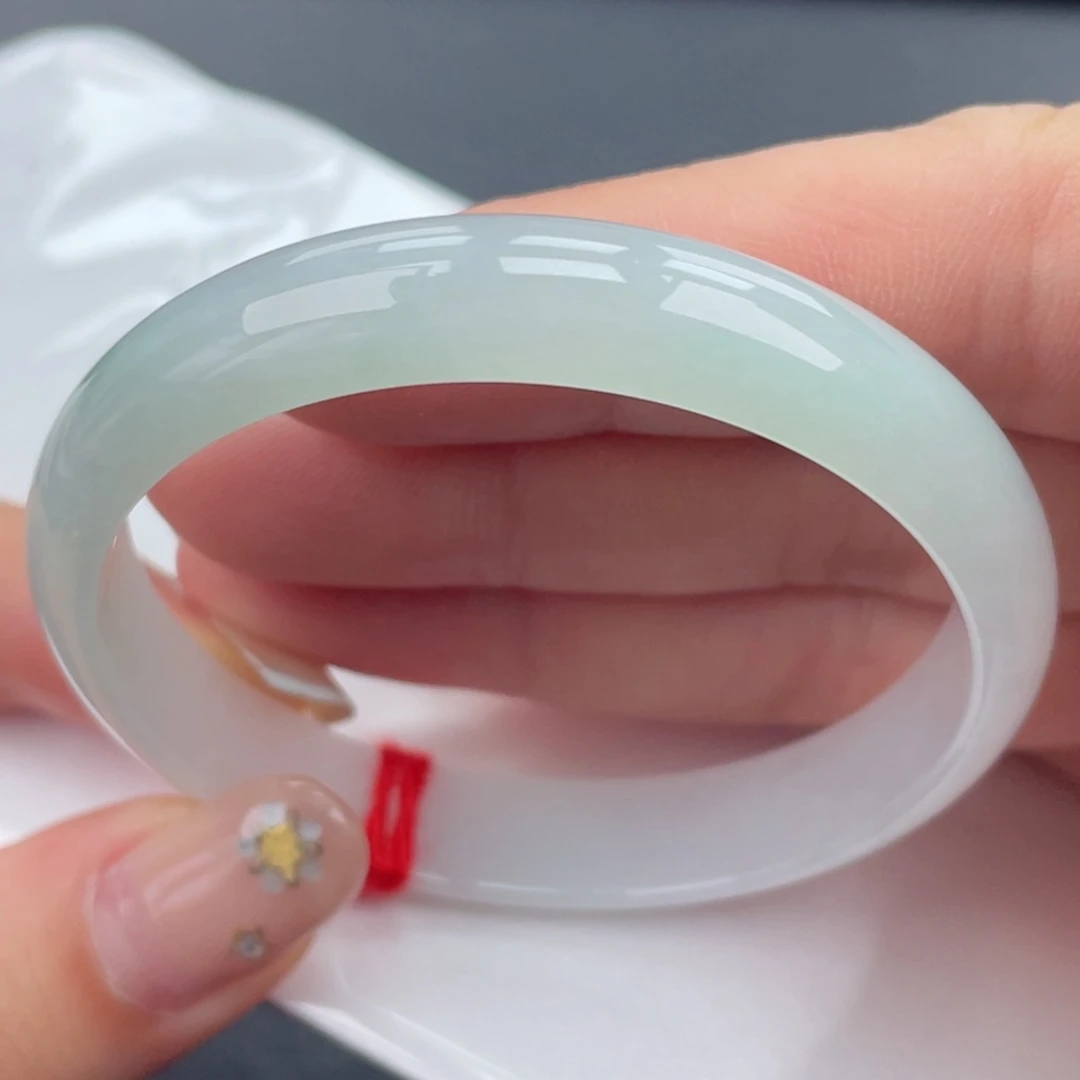 翡翠手镯未镶嵌52圈口