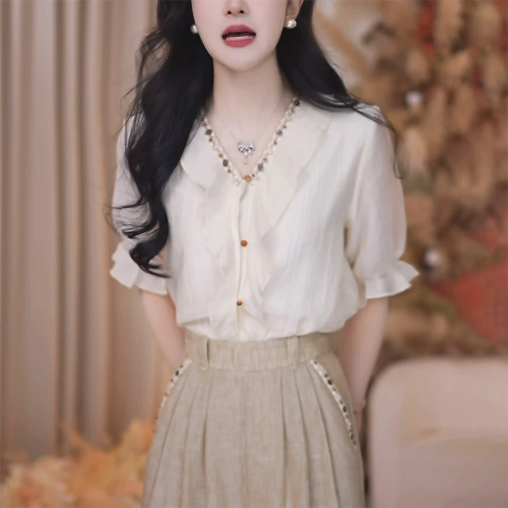 白色v领时尚钉珠衬衫女士夏季2025新款显瘦减龄轻奢重工中袖上衣