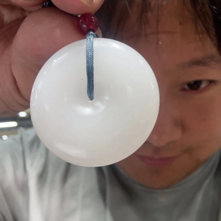 石英质玉未镶嵌颈饰