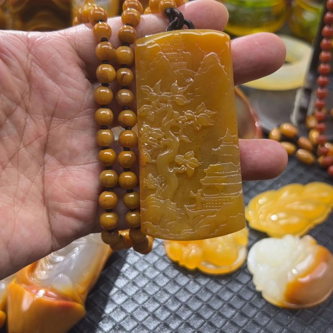 颈饰未镶嵌石英质玉