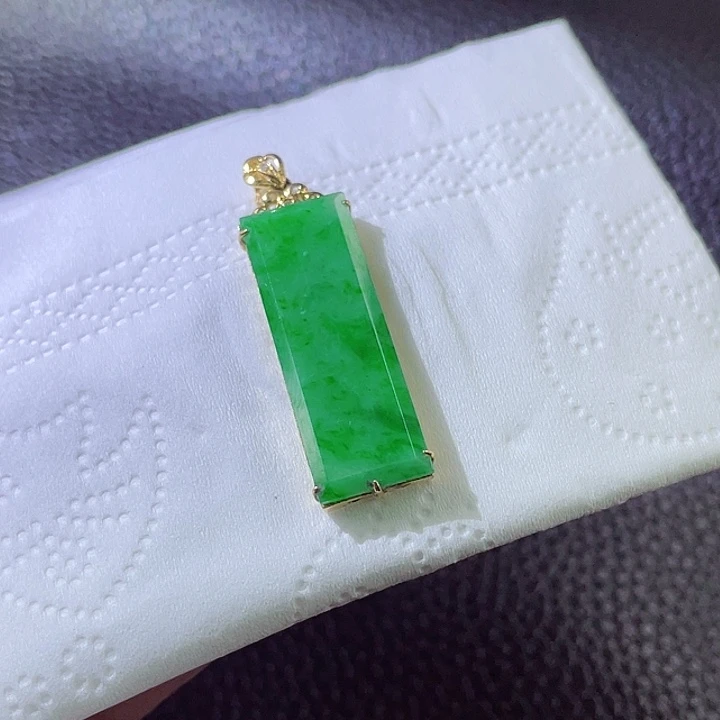 翡翠颈饰18K金镶嵌翡翠