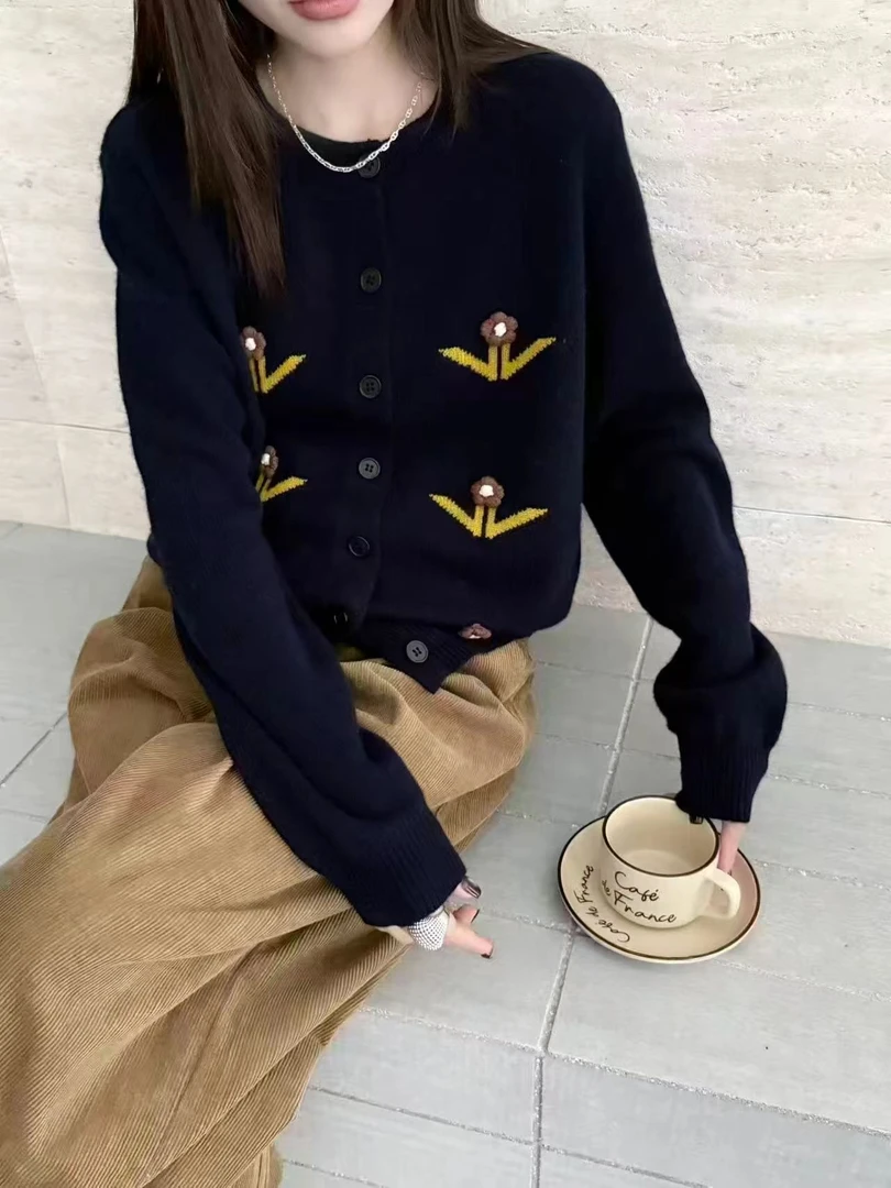 欧洲站乌衣轩秋季新款宽松时尚花朵箭头刺绣针织开衫女