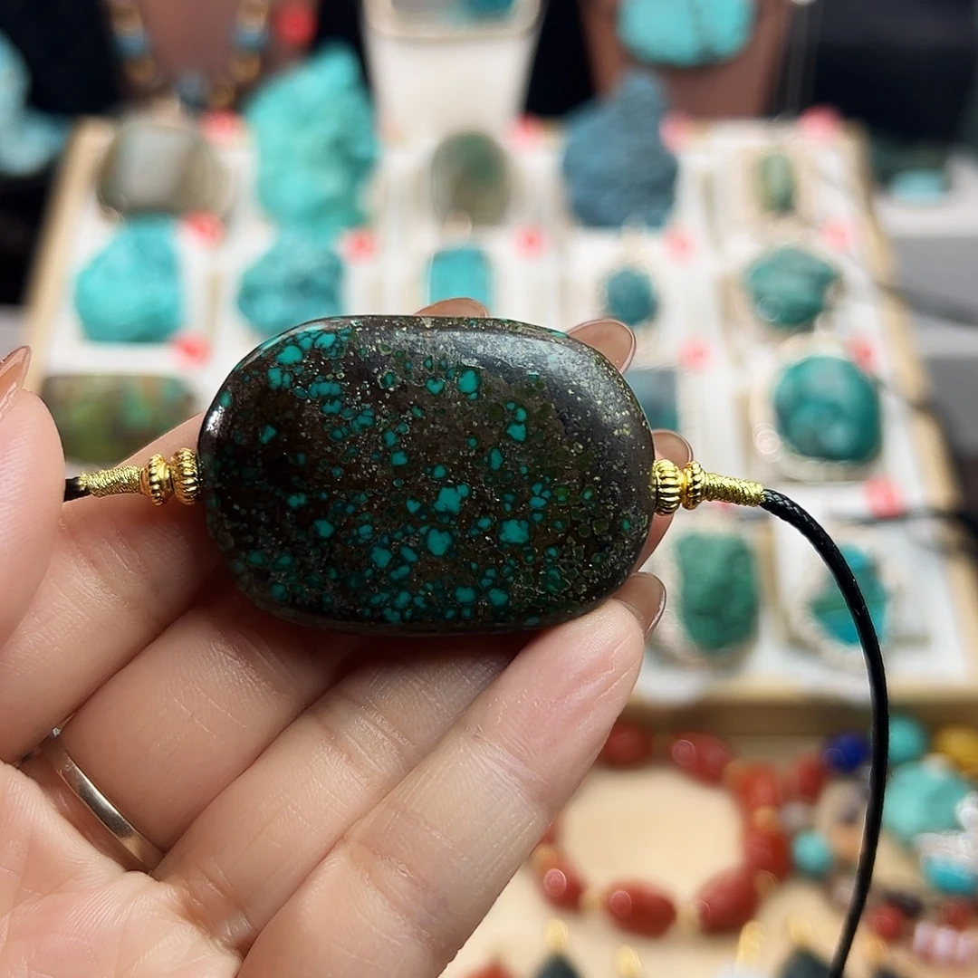 绿松石未镶嵌颈饰