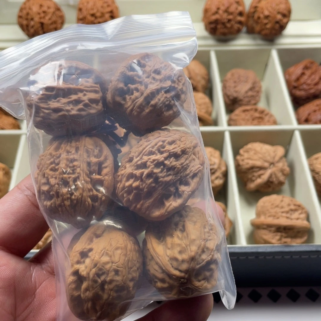 瑶***吖文玩核桃吊坠核桃种植户在当地政府扶持