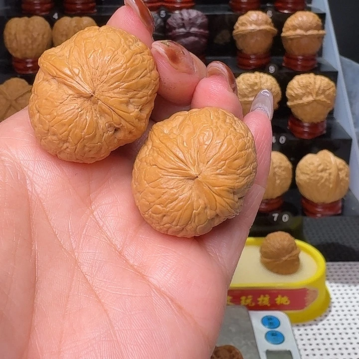 文玩核桃把件滚石36尺………………18号