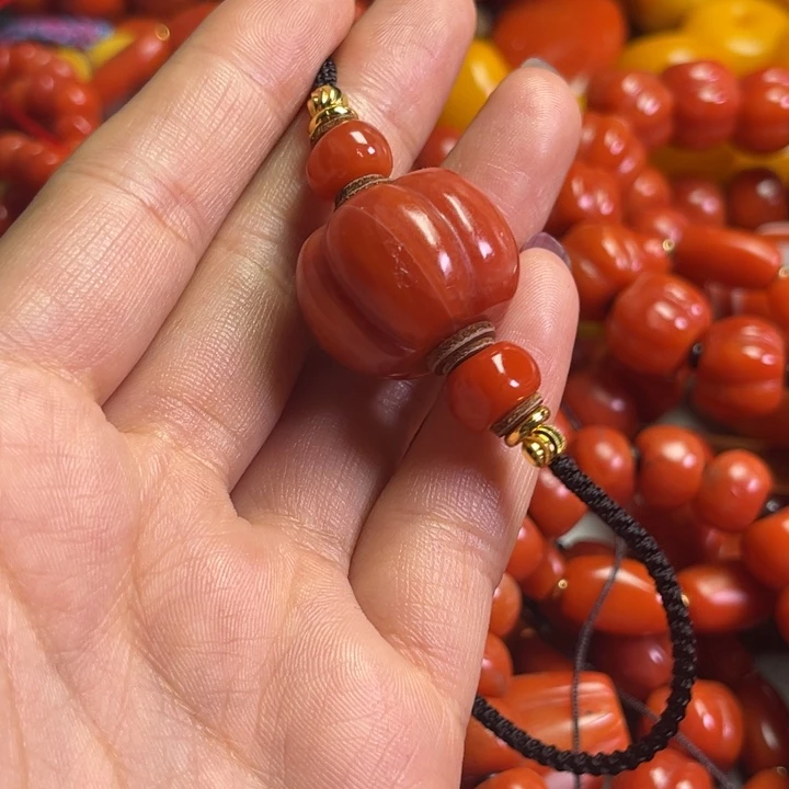 颈饰玻璃夏**风琉璃………………..