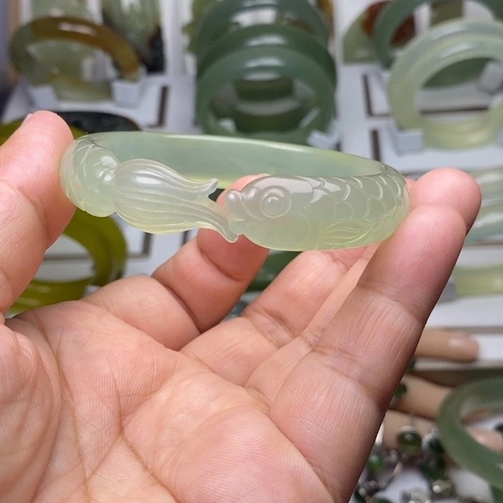 蛇纹石玉未镶嵌手镯