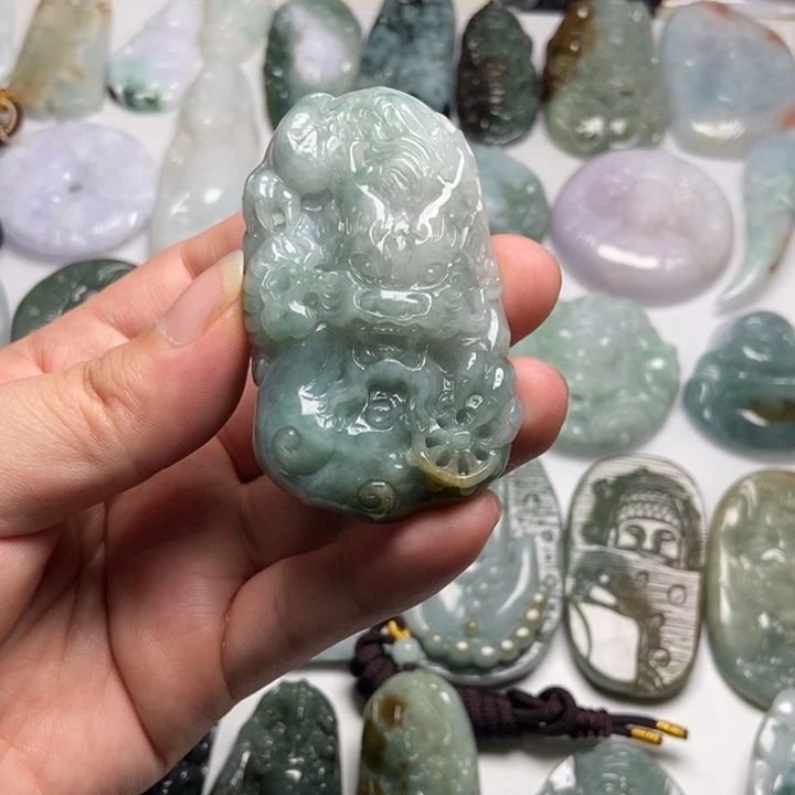 翡翠未镶嵌颈饰龙牌37