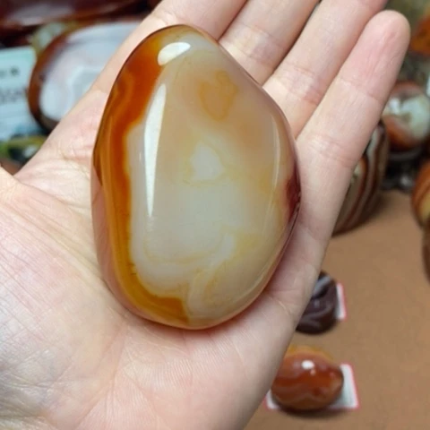 未镶嵌颈饰玛瑙/玉髓阿*?