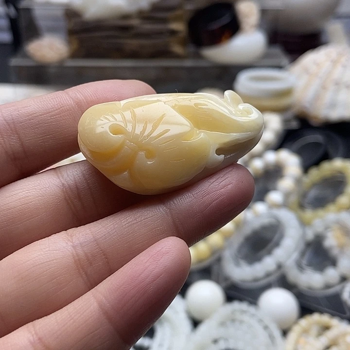 非金属贝壳微瑕黄如意