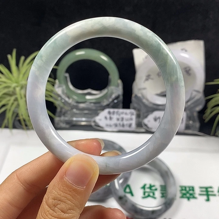 未镶嵌手镯翡翠79号。 56.4圈