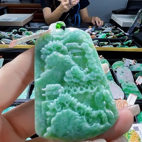 颈饰未镶嵌翡翠一个