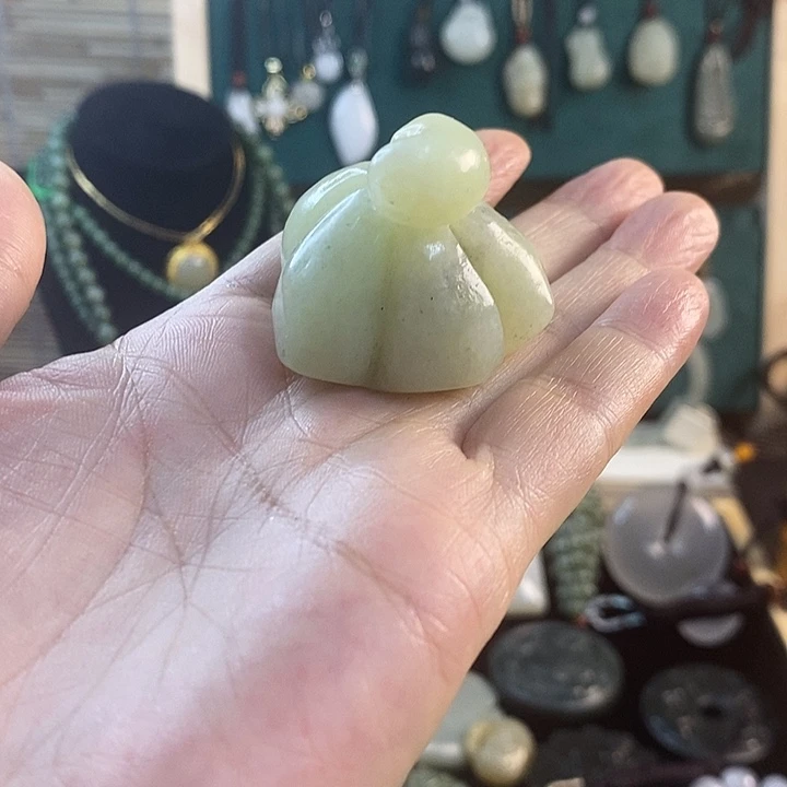 和田玉未镶嵌吊坠(赠链)