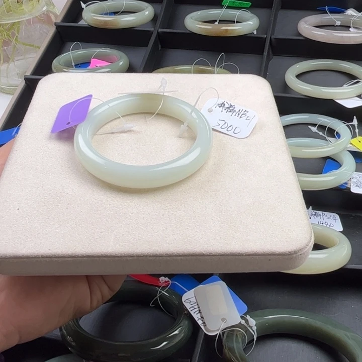 和田玉手镯未镶嵌玲珑美镯52.8