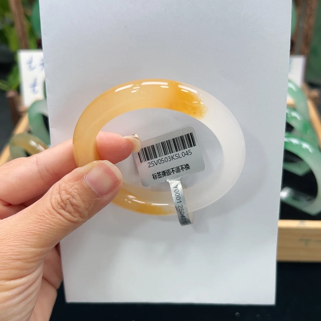 嫣***嫣未镶嵌手镯石英质玉➕佳佳54
