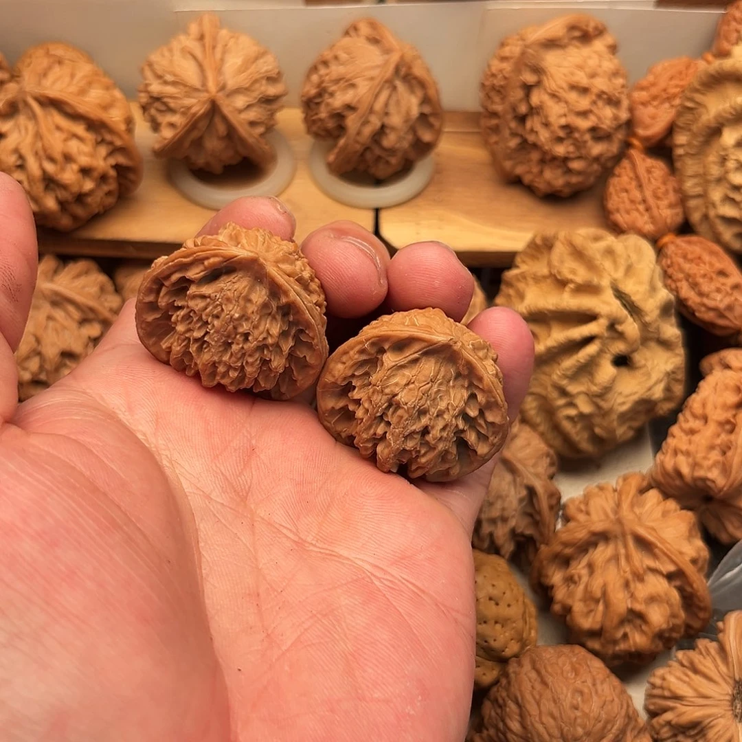 白***石文玩核桃吊坠蛇头