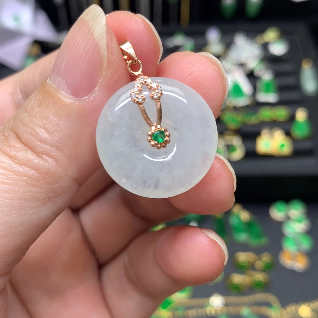 翡翠未镶嵌颈饰有纹裂