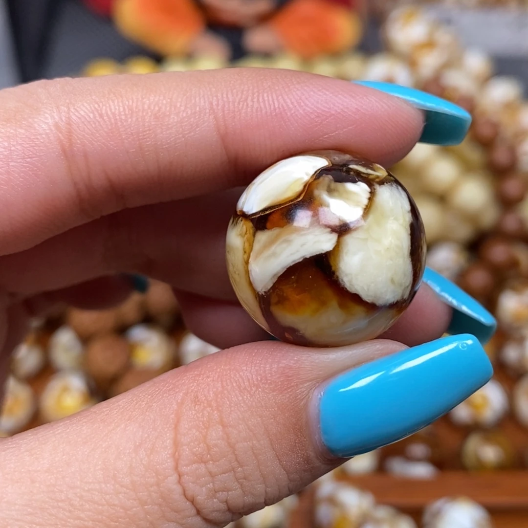 沁色蜜蜡未镶嵌圆珠