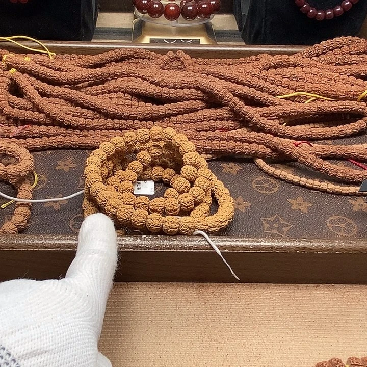 皮***u金刚菩提吊坠108元皮墩子蜂巢