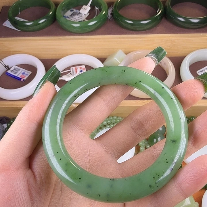 和田玉（糖玉）未镶嵌手镯