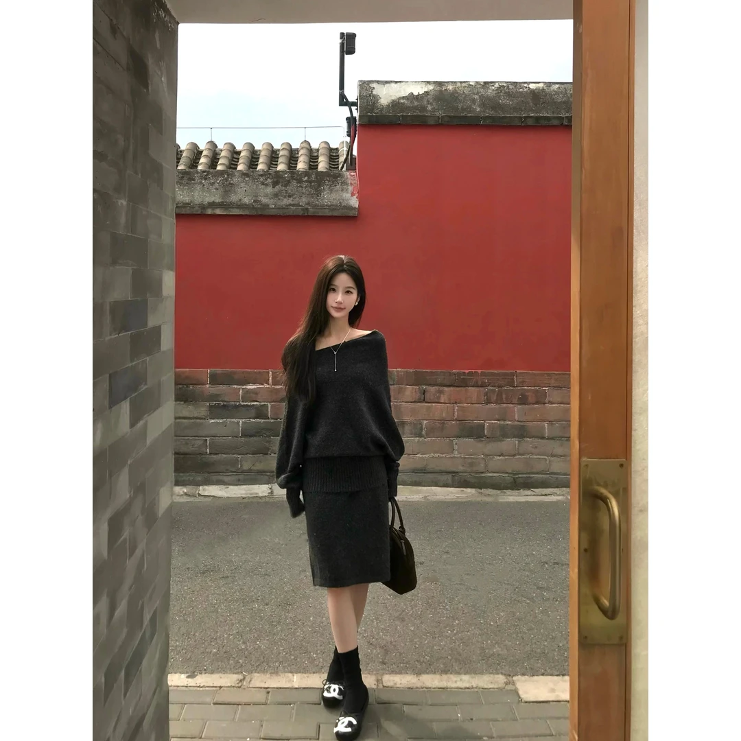 W51【灰雾絮语】秋季慵懒风松弛感一字肩百搭显瘦露肩软糯毛衣