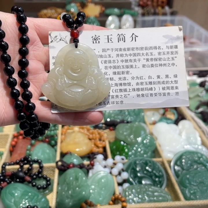 石英质玉未镶嵌颈饰