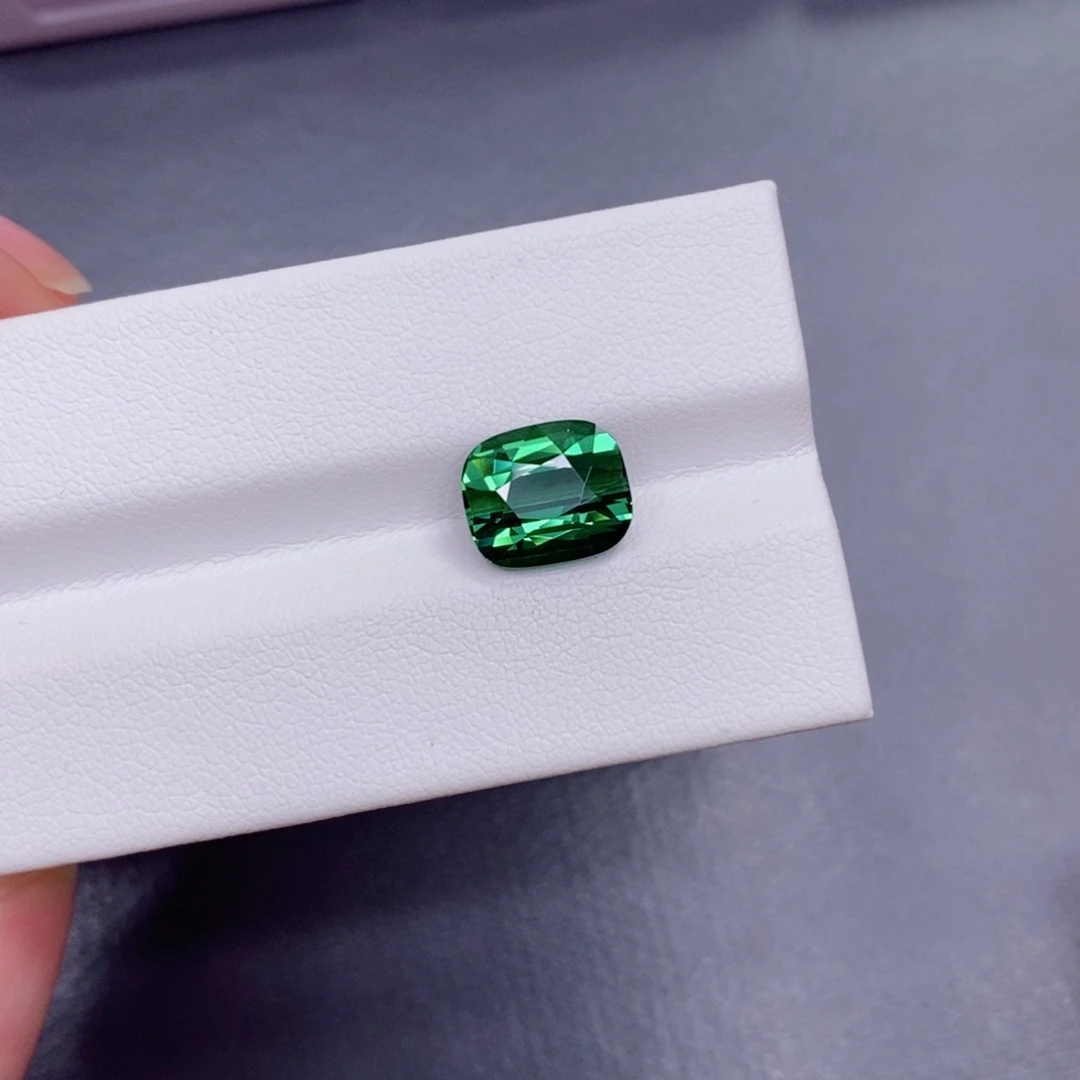 未镶嵌裸石碧玺3.27克拉