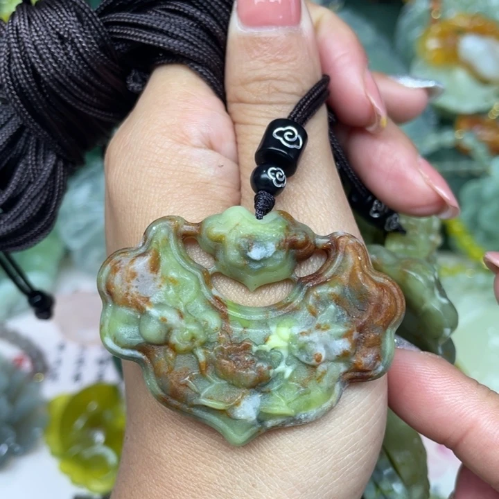 蛇纹石玉未镶嵌颈饰