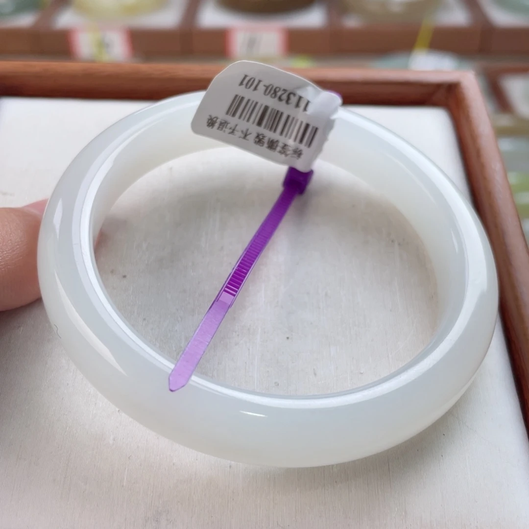 【闪购商品】和田玉手镯未镶嵌54。9