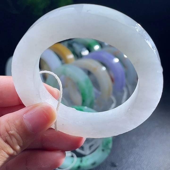 定制翡翠未镶嵌翡翠手镯