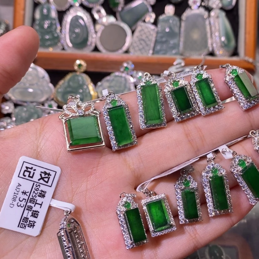 【闪购商品】翡翠未镶嵌颈饰金***宝天然