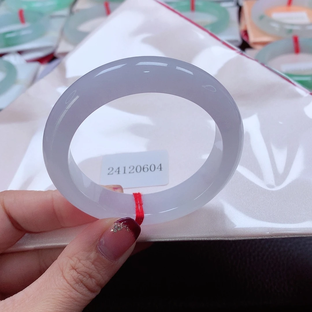 翡翠手镯未镶嵌天然A货翡翠