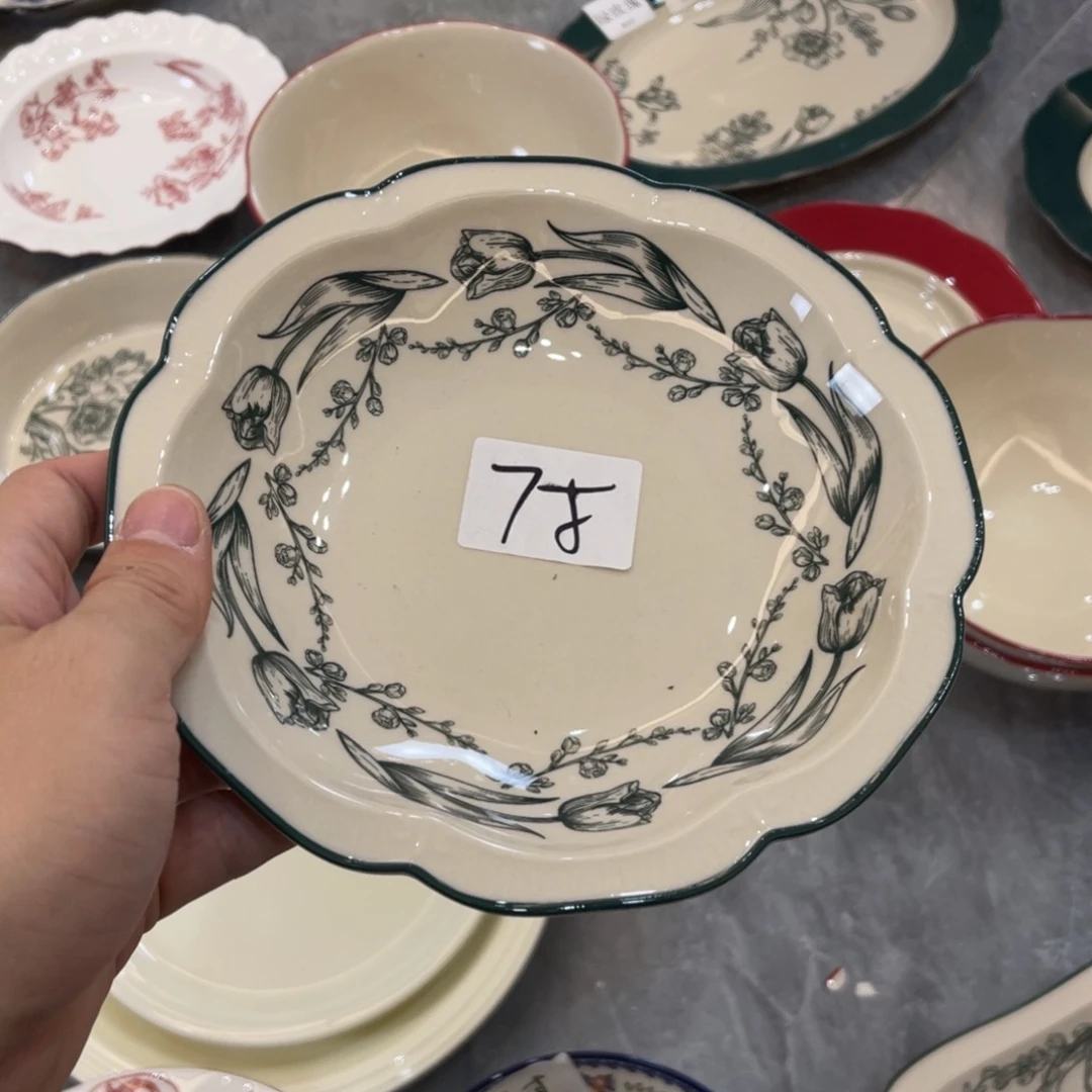 陶瓷微瑕餐具介意勿拍，满18飞！