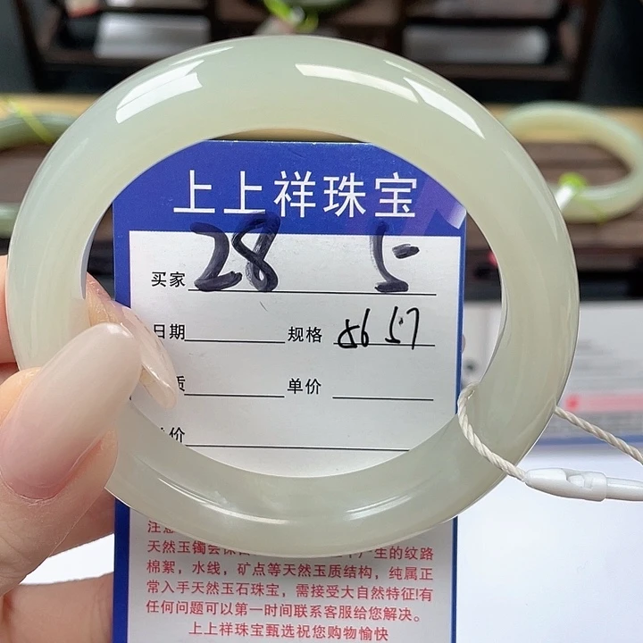 和田玉未镶嵌手镯