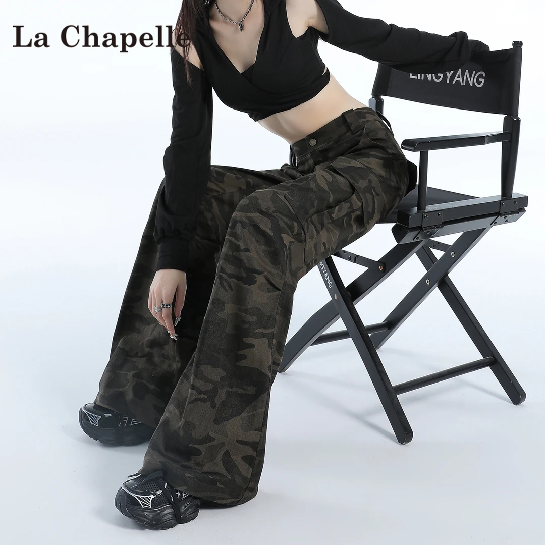 拉夏贝尔军绿色迷彩工装裤女秋季2025新款辣妹修身阔腿微喇叭裤子