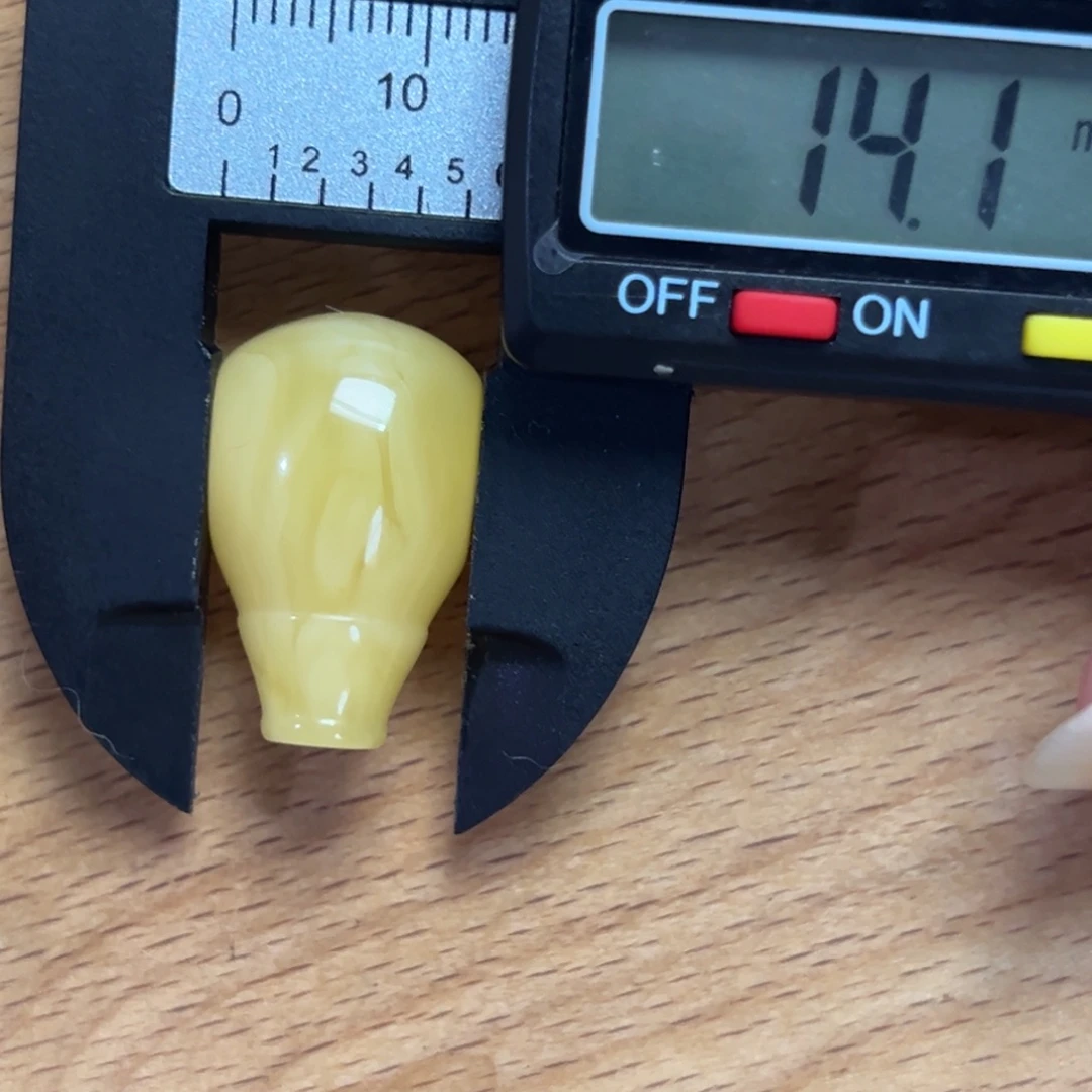 裸石琥珀未镶嵌三通