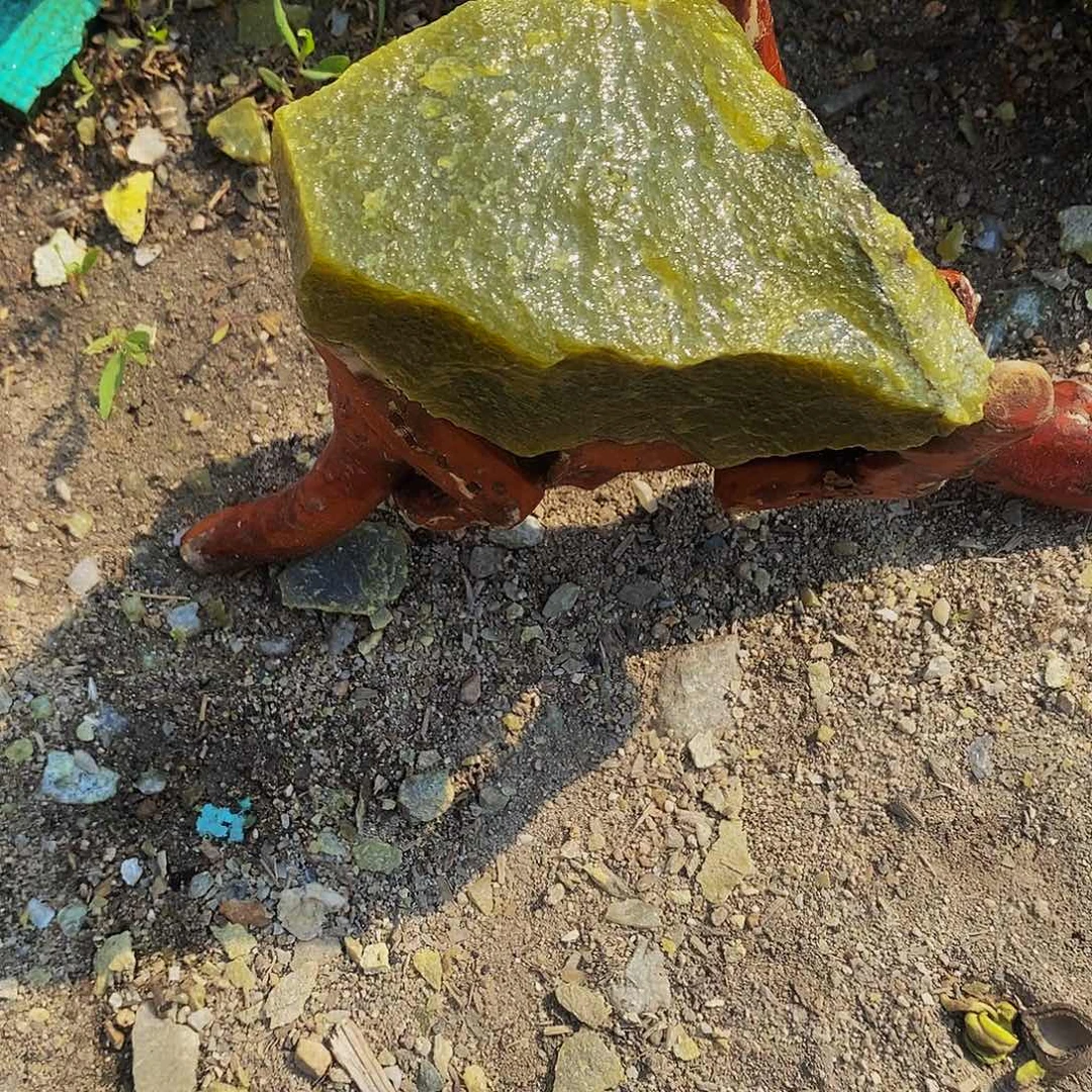 岫玉未镶嵌珠宝奇石云*?