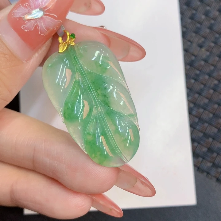 颈饰18K金镶嵌翡翠天然翡翠