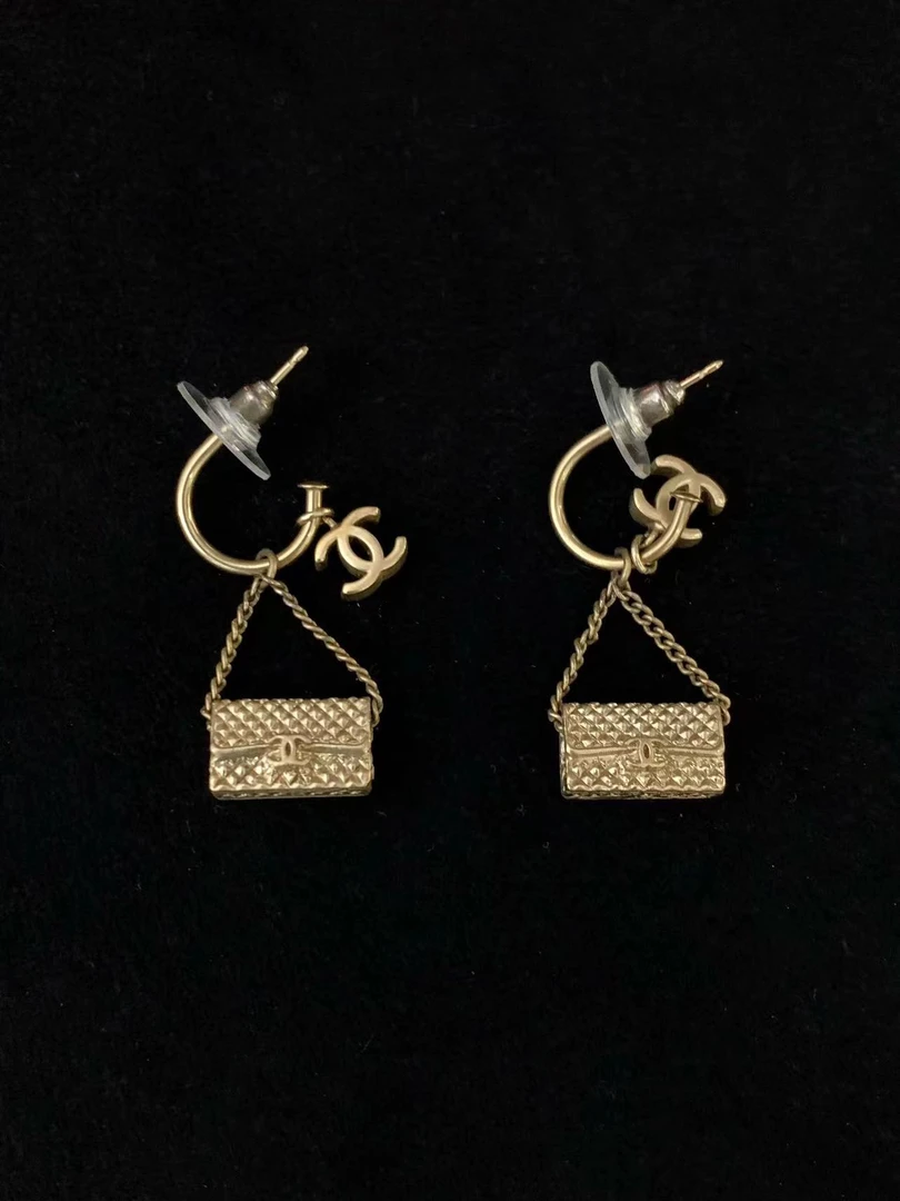 95新 Chanel/香奈儿 a Chanel 素金双 c 书包耳钉 5887891