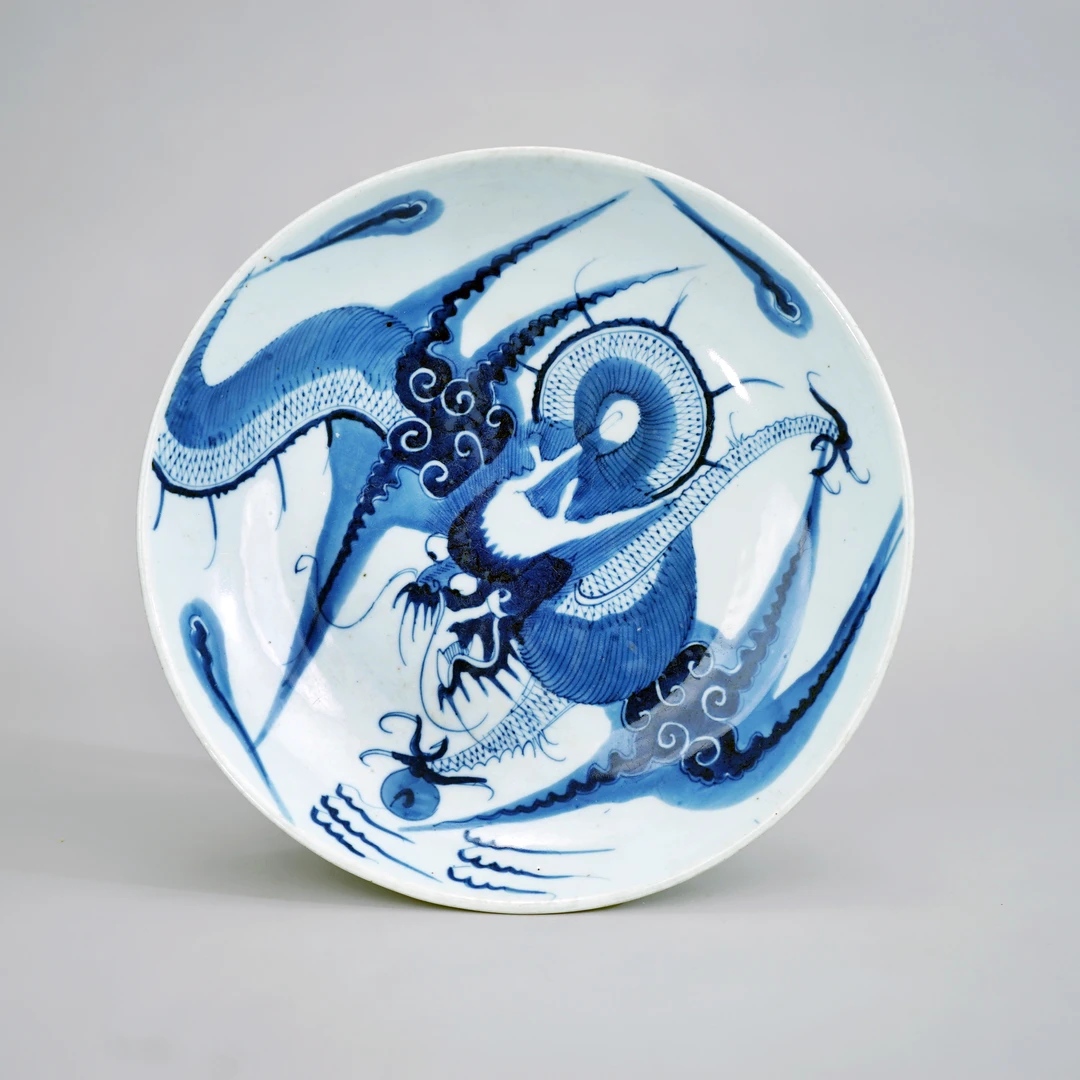 （拍卖商品）清雍正  青花过墙龙纹盘