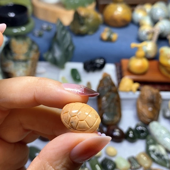未镶嵌岫岩河磨玉（透闪石质玉）挂件