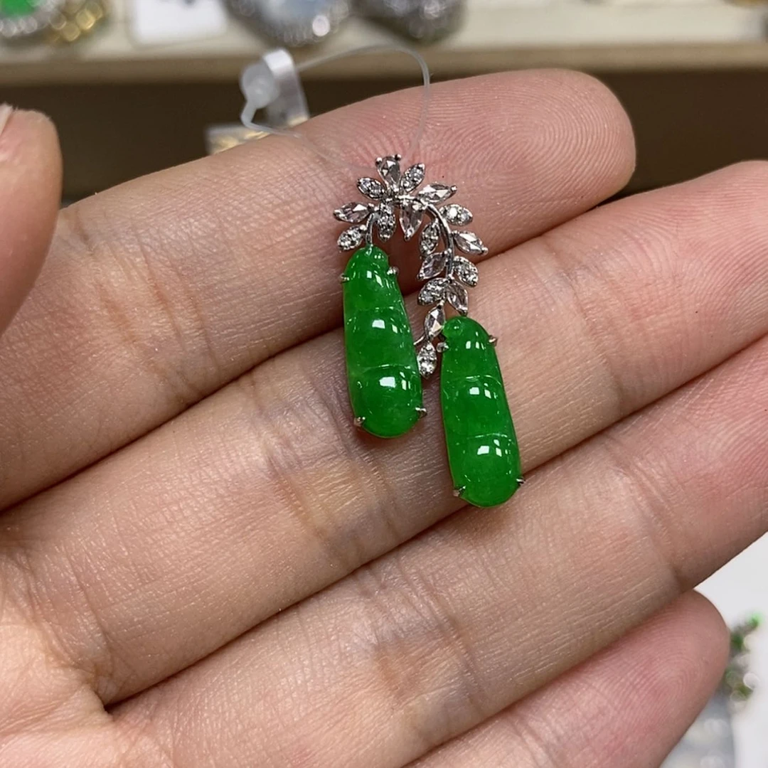 【闪购商品】18K金镶嵌戒指翡翠哎****娘吊坠