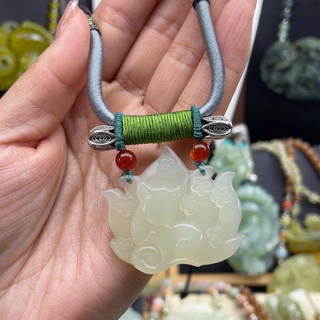 蛇纹石玉未镶嵌颈饰