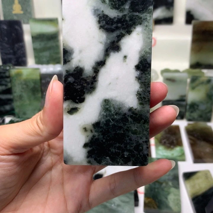 独山玉未镶嵌颈饰