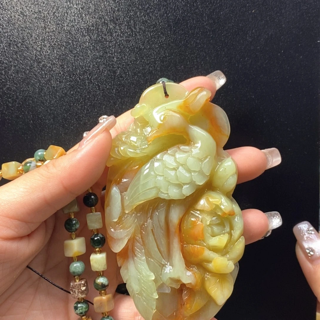 蛇纹石玉颈饰未镶嵌