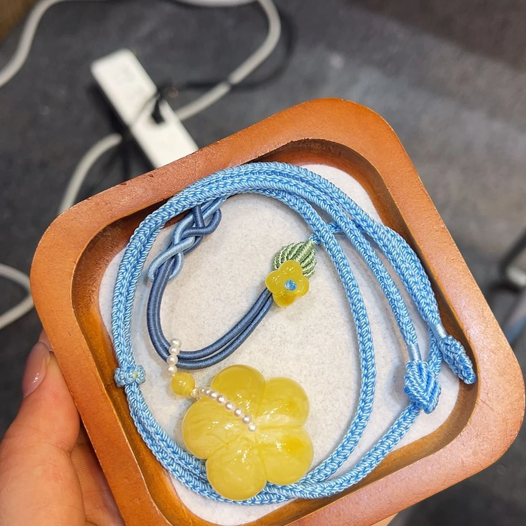 18K金镶嵌琥珀耳饰