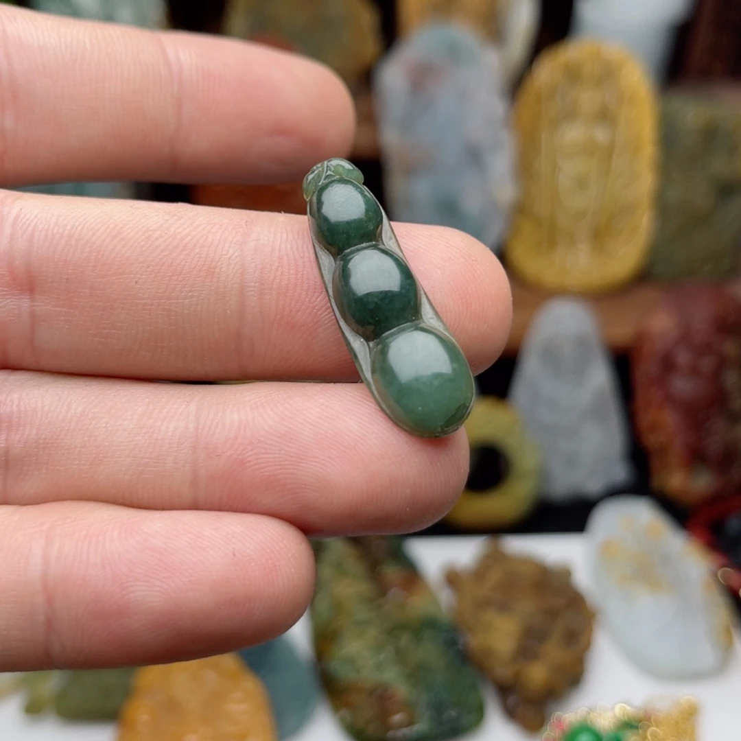 翡翠颈饰未镶嵌扣子