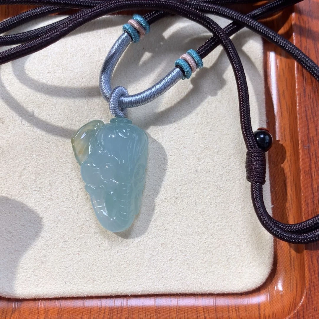 菁***菁翡翠未镶嵌颈饰象