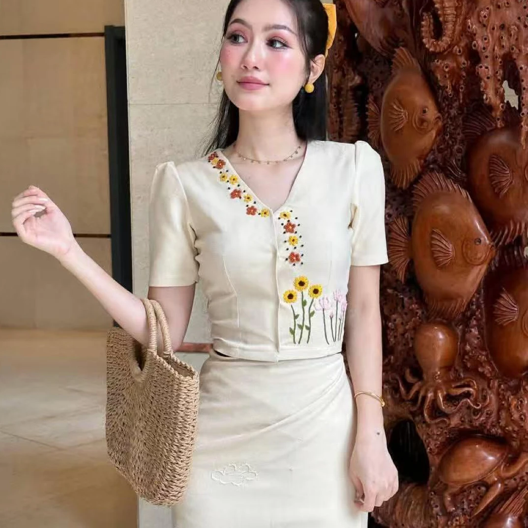 傣族服饰纯手工绣花高级定制