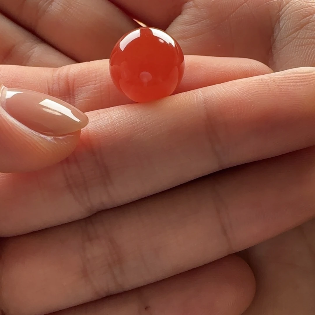 小***华南红玛瑙未镶嵌圆珠：13.6